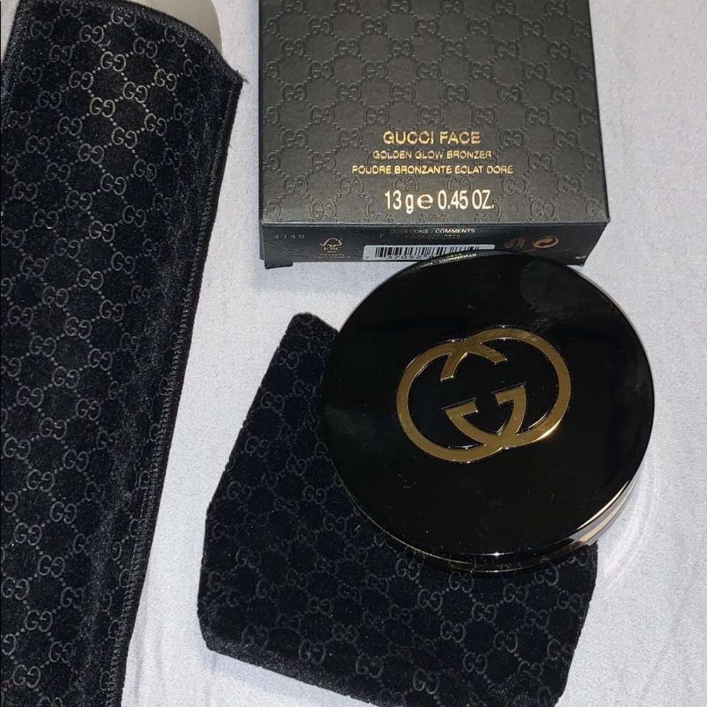 MAKE OFFER. NEVER USED Gucci bronzer and brush